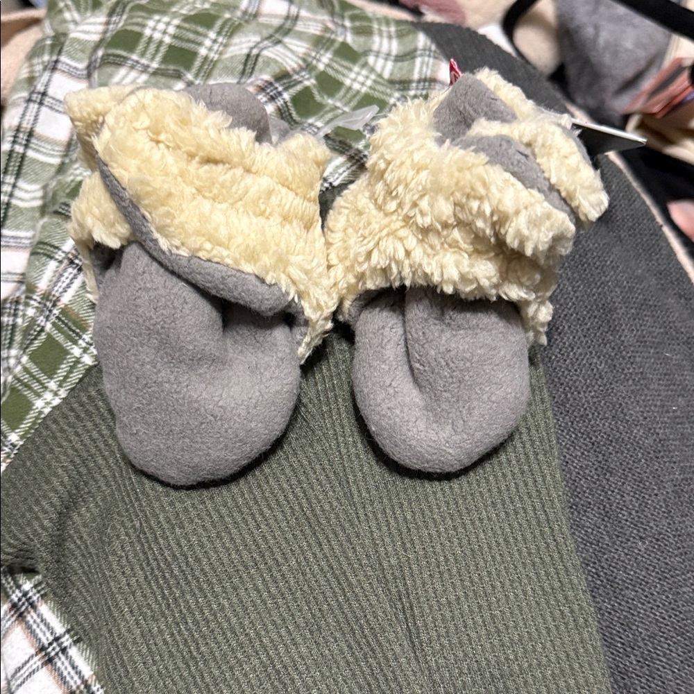 Zutano Grey and Cream Plush booties